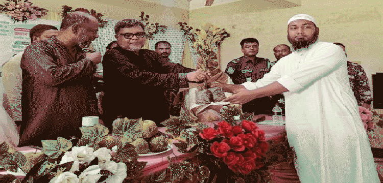 প্রধান উপদেষ্টা পদত্যাগ করবেন না: ফাইজ তাইয়েব আহমেদ