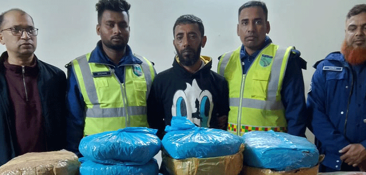 প্রধান উপদেষ্টা পদত্যাগ করবেন না: ফাইজ তাইয়েব আহমেদ
