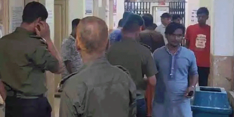 প্রধান উপদেষ্টা পদত্যাগ করবেন না: ফাইজ তাইয়েব আহমেদ