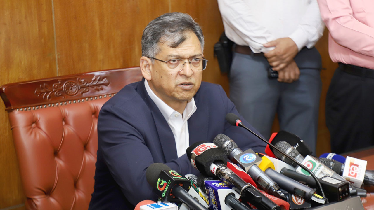 প্রধান উপদেষ্টা পদত্যাগ করবেন না: ফাইজ তাইয়েব আহমেদ