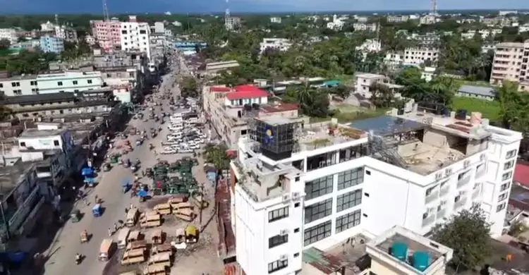 প্রধান উপদেষ্টা পদত্যাগ করবেন না: ফাইজ তাইয়েব আহমেদ