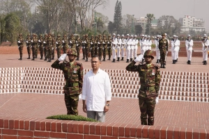 সাভার জাতীয় স্মৃতিসৌধে শ্রদ্ধা জানালেন প্রধানমন্ত্রী তারেক রহমান