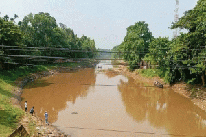 ভারতীয় বিষে জুড়ী নদী দূষিত, হুমকিতে হাকালুকি হাওর