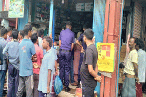 বড়লেখায় সারের দোকানে মোবাইল কোর্ট, ৮টি পণ্য জব্দসহ ৫ হাজার টাকা জরিমানা
