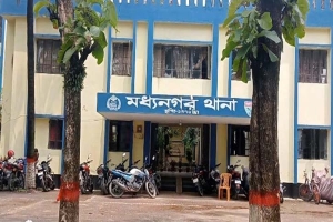 সীমান্তে মধ্যনগর থানার ওসির নাম ব্যবহার করে চাঁদাবাজির অভিযোগ