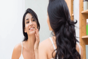 রাতে ব্রণে কী লাগালে সকালে স্বস্তি মিলবে
