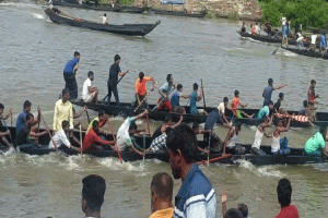 কোম্পানীগঞ্জে ঐতিহ্যবাহী নৌকা বাইচ প্রতিযোগিতা