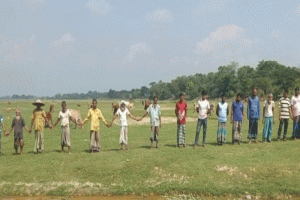 সুনামগঞ্জে কৃষি জমি ব্যবহারের সুযোগ ও গবাদিপশুর চারণভূমি রক্ষায় মানববন্ধন