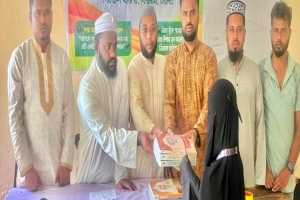 সোনাপুর চ‍্যারিটি গ্রুপের পক্ষ থেকে শিক্ষার্থীকে শিক্ষা সহায়ক প্রদান