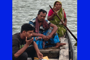 নৌকার হাল ধরেই সংসারের গ্লানি টানছেন সুনামগঞ্জের সুমিত্রা