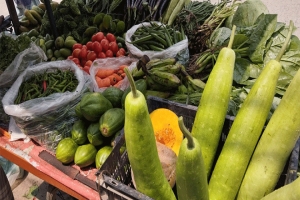 সিলেটে দাম কিছুটা কমলেও স্বস্তি নেই সবজির বাজারে