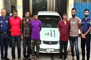 মৌলভীবাজারে প্রাইভেটকার ও অস্ত্রসহ ৪৬ মামলার ৫ ডাকাত গ্রেফতার