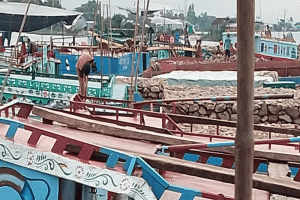ইউএনওর মধ্যস্থতায় তাহিরপুরে তিন দিনের নৌযান ধর্মঘট প্রত্যাহার