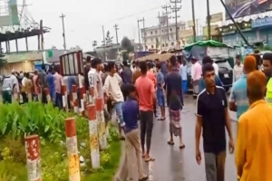 অটোরিকশাচালক নিহত, মহাসড়ক অবরোধ