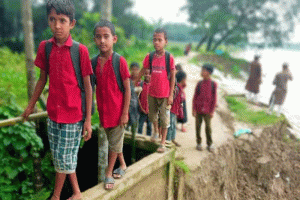 সুরমার ভাঙনের কবলে জকিগঞ্জের মানিকপুর