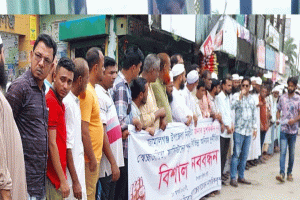 জামালগঞ্জে ইউএনওর অপসারণ দাবিতে মানববন্ধন