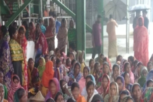 ঈদের আগে তলব না পেয়ে মিরতিংগা চা-বাগানে শ্রমিকদের কর্মবিরতি