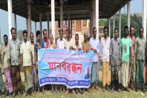 দিরায়ে পুলিশ সদস্যের ‘প্রতিহিংসার’ শিকার গ্রামবাসী