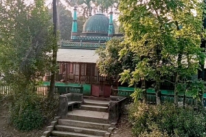 বিশ্বম্ভরপুরে অবহেলায় ধুঁকছে ৭৮ বছরের প্রাচীন মসজিদ
