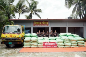 বিজয়নগরে ট্টাকসহ কোটি টাকার ভারতীয় চিংড়ি শুঁটকি আটক