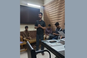 শাবিপ্রবির শিক্ষার্থীকে হুমকির অভিযোগে  দোকানের কর্মচারী আটক