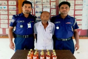 জকিগঞ্জে ১৫ বোতল ভারতীয় মদসহ কারবারি গ্রেপ্তার