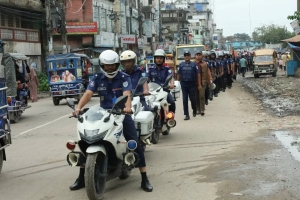 আইনশৃঙ্খলা রক্ষায় সুনামগঞ্জে পুলিশের বিশেষ মহড়া