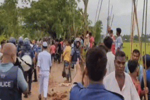 মসজিদের মাইকে ঘোষণা দিয়ে তুমুল সংঘর্ষ