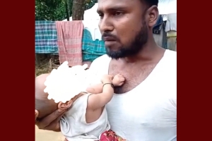 কুড়াউড়ায় বড়দের বিরোধে জীবন বিপন্ন ৩ মাস বয়সী অলিদের