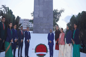 বিজয় দিবসে সুনামগঞ্জ শহীদ মিনারে সর্বস্তরের মানুষ পুষ্পস্তবক অর্পণ