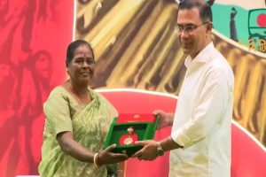 স্বাধীনতা পুরস্কার প্রদান করলেন প্রধানমন্ত্রী তারেক রহমান