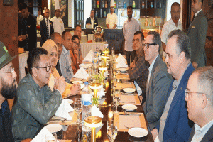 সিলেটে বাণিজ্য মন্ত্রীর সাথে যুক্তরাষ্ট্রের রাষ্ট্রদূতের সাক্ষাৎ