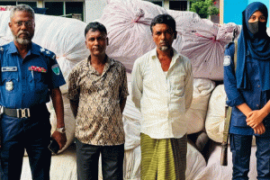 জৈন্তাপুরে কাভার্ড ভ্যানসহ ১১ লাখ টাকার ভারতীয় পণ্য জব্দ