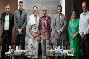 প্রবাসী কল্যাণ মন্ত্রীর সাথে আইওএম বাংলাদেশের চিফ অব মিশনের সৌজন্য সাক্ষাৎ