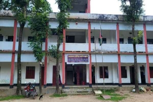 জমির বিরোধে আটকে আছে বিশ্বম্ভরপুরে মাদ্রাসা ভবনের নির্মাণকাজ