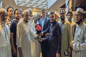 বড়লেখায় নেতাকর্মীদের সঙ্গে মতবিনিময় করলেন আইনজীবী শিশির মনির