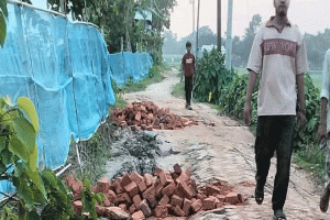 মাধবপুরে ২ কিলোমিটার সড়ক সংস্কার করলেন প্রবাসী