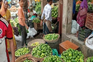 হবিগঞ্জে লেবু ফেলে পালালেন ব্যবসায়ীরা