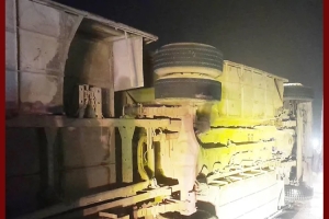 নিয়ন্ত্রণ হারিয়ে উল্টে গেল বাস, বাইসাইকেল আরোহী নিহত