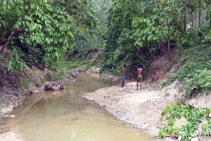 কুলাউড়ার বড়ছড়ায় অবৈধ বালু উত্তোলন