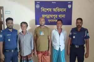 জগন্নাথপুরে পুলিশের বিশেষ অভিযানে তিন আসামি গ্রেফতার