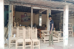 মৌলভীবাজারে জনপ্রিয় হচ্ছে পরিবেশবান্ধব বাঁশের ফার্নিচার