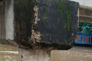 তাহিরপুরে স্টিলবডির নৌকার ধাক্কায় বৌলাই নদীর সেতু ক্ষতিগ্রস্ত