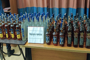মাধবপুরে ৯০ বোতল ভারতীয় মদসহ কারবারি আটক
