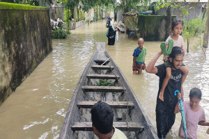 হবিগঞ্জে খোয়াই নদীর বাঁধ ভেঙে ৩০ হাজার মানুষ ঘরছাড়া
