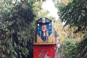 ৬ ঘণ্টা পর সিলেটের সাথে রেলযোগাযোগ স্বাভাবিক